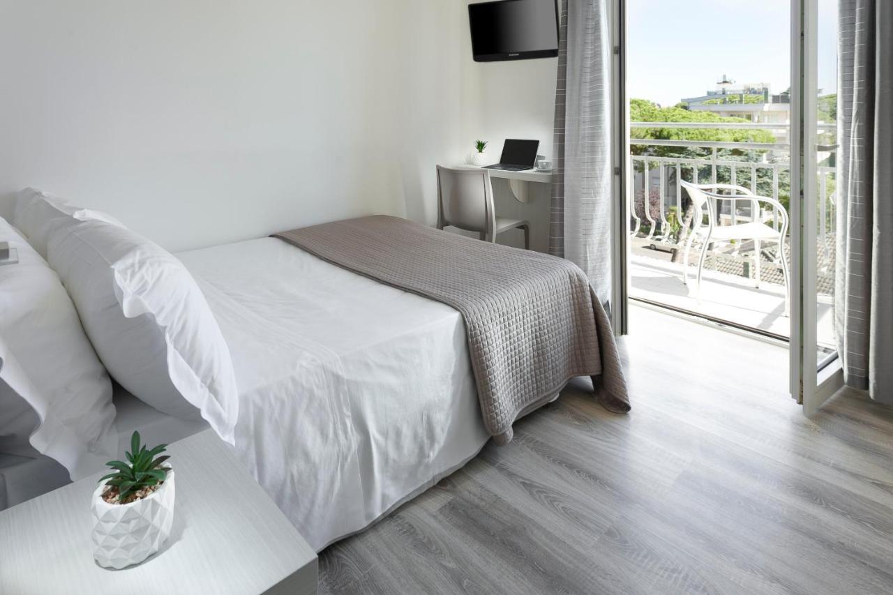 Hotel Zanarini Riccione Esterno foto