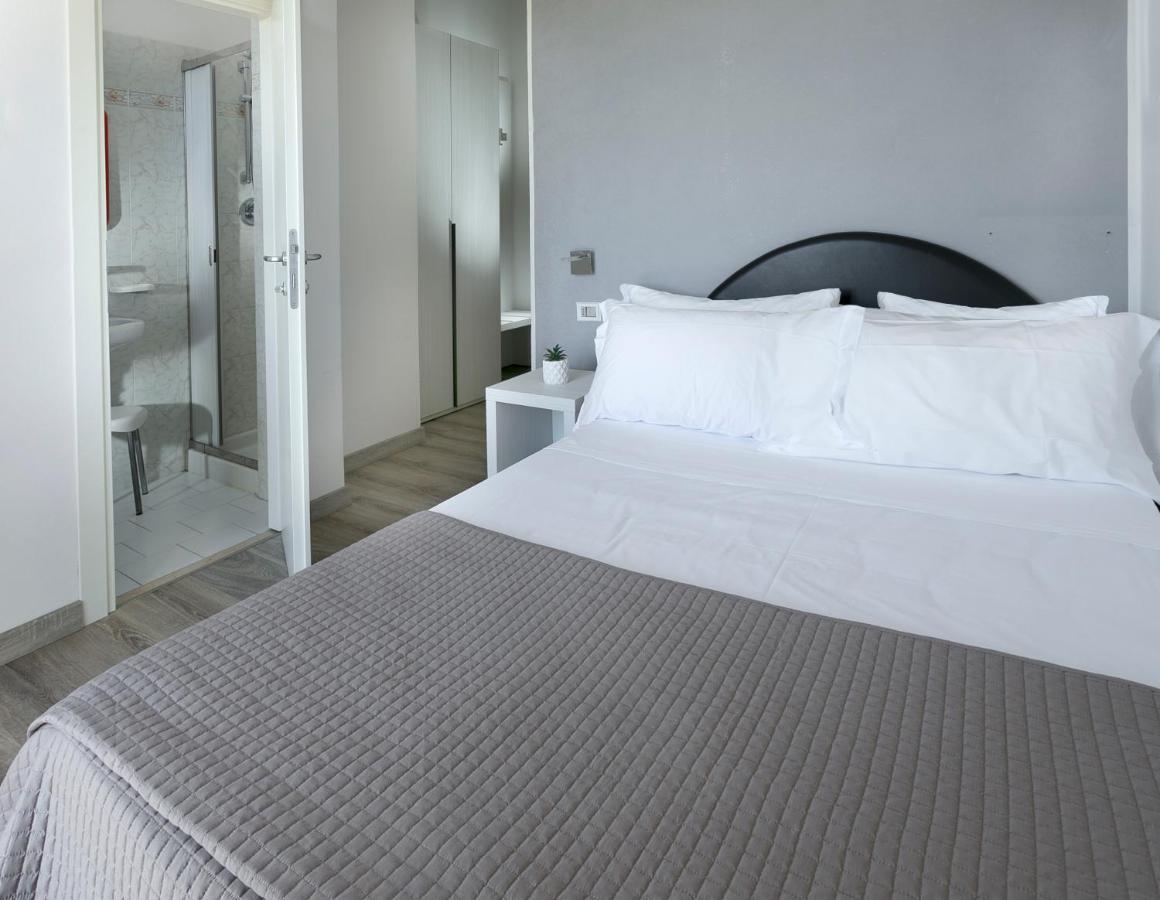 Hotel Zanarini Riccione Esterno foto