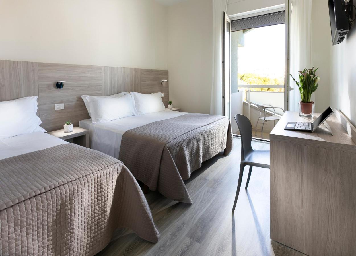 Hotel Zanarini Riccione Esterno foto