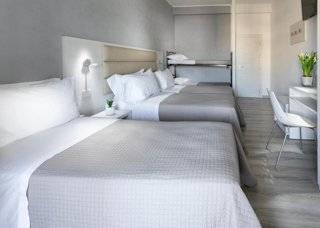 Hotel Zanarini Riccione Esterno foto