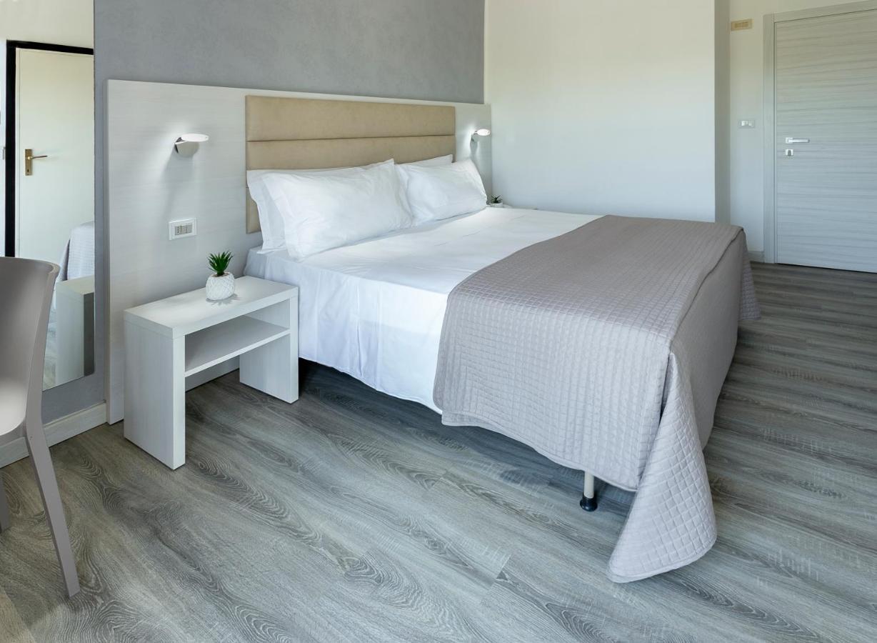Hotel Zanarini Riccione Esterno foto