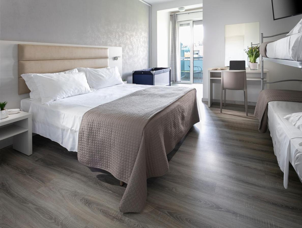 Hotel Zanarini Riccione Esterno foto