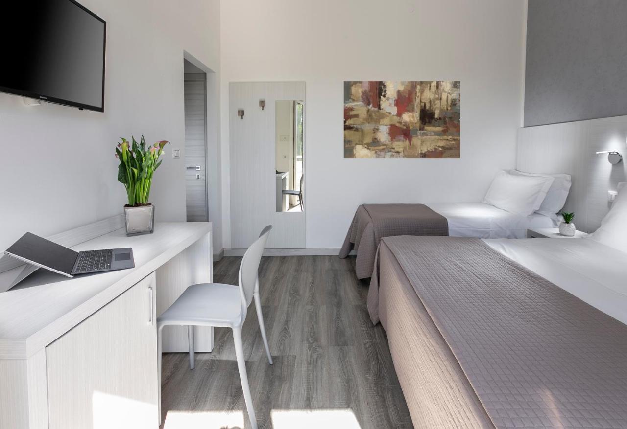 Hotel Zanarini Riccione Esterno foto