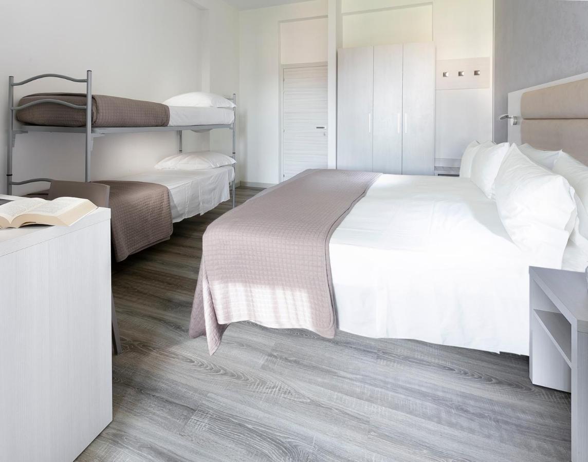 Hotel Zanarini Riccione Esterno foto