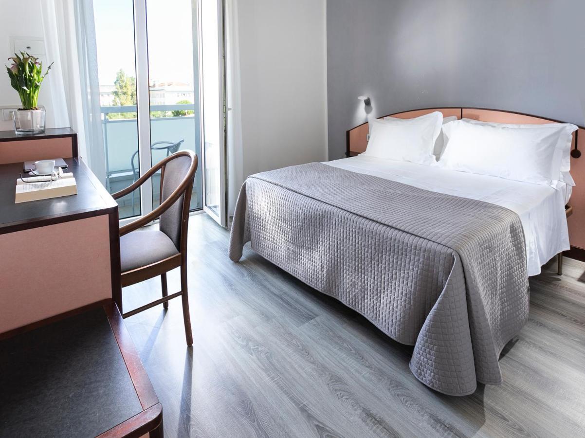 Hotel Zanarini Riccione Esterno foto
