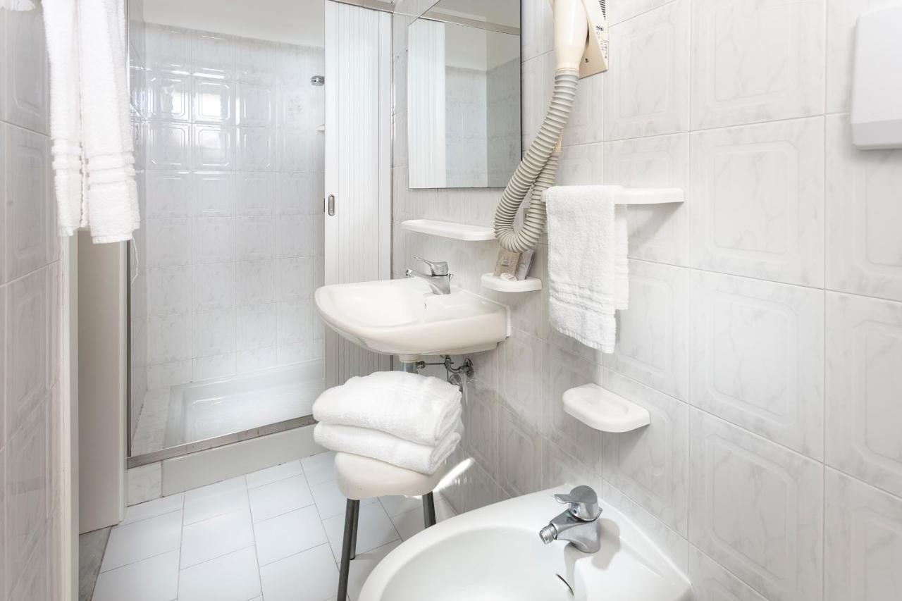 Hotel Zanarini Riccione Esterno foto