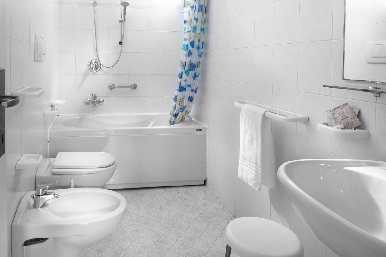Hotel Zanarini Riccione Esterno foto