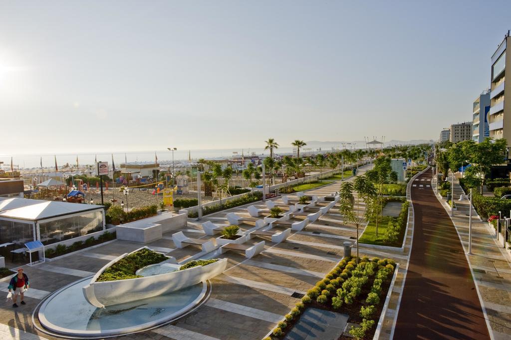 Hotel Zanarini Riccione Esterno foto