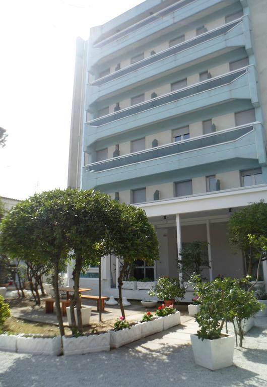 Hotel Zanarini Riccione Esterno foto