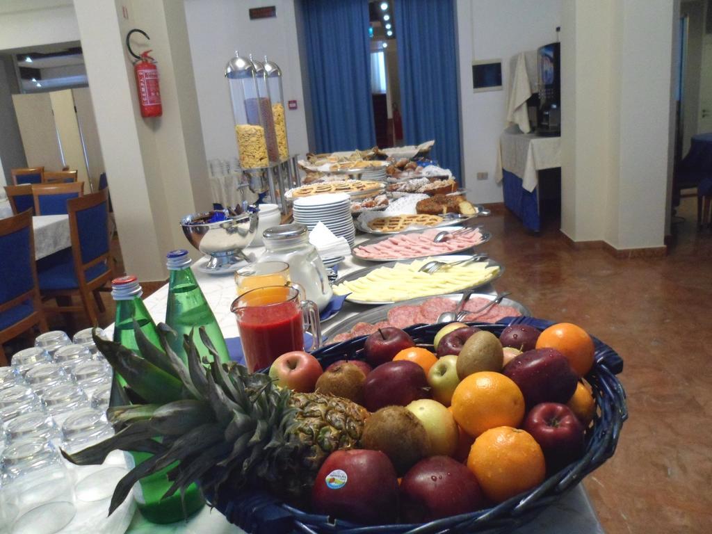 Hotel Zanarini Riccione Esterno foto