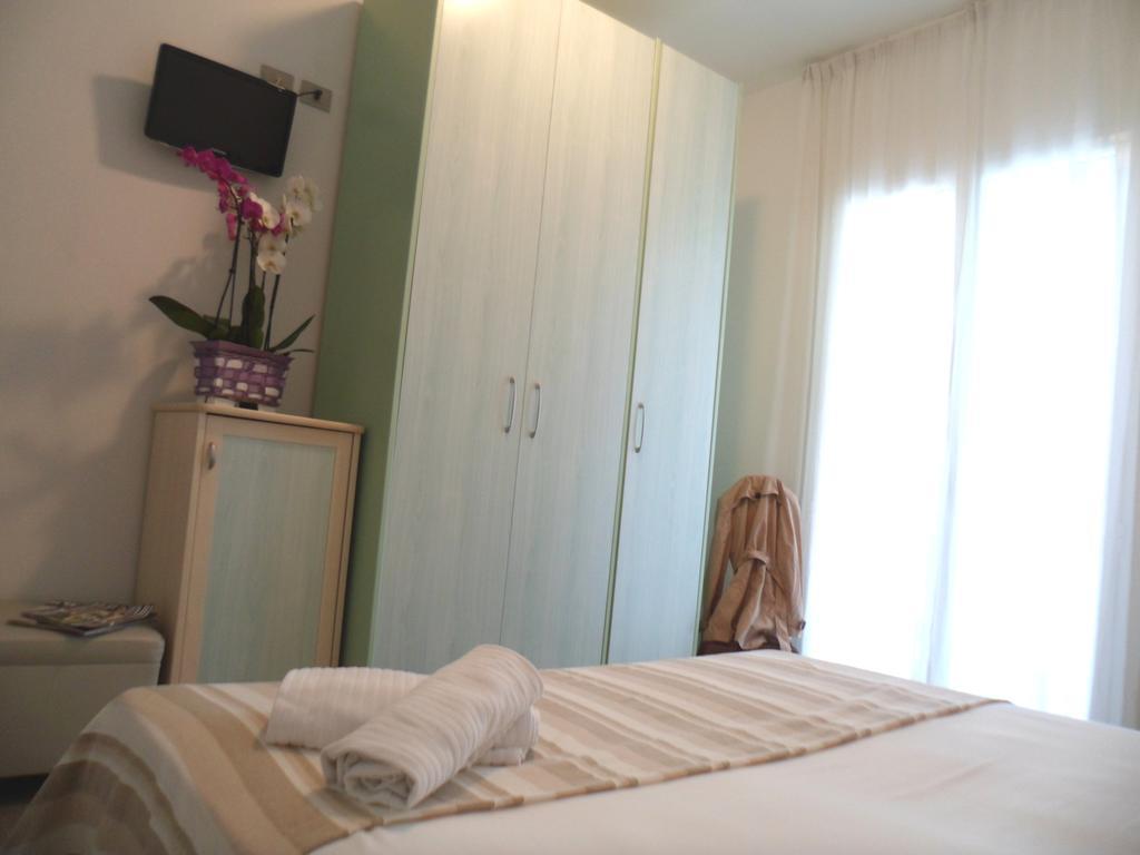 Hotel Zanarini Riccione Esterno foto