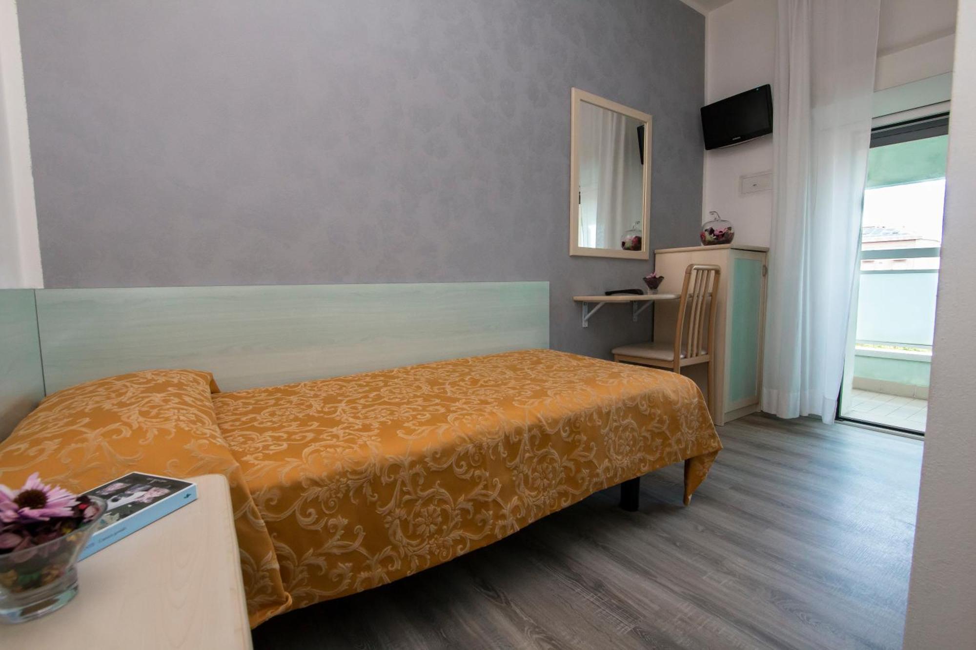 Hotel Zanarini Riccione Esterno foto