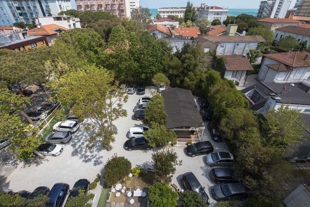 Hotel Zanarini Riccione Esterno foto