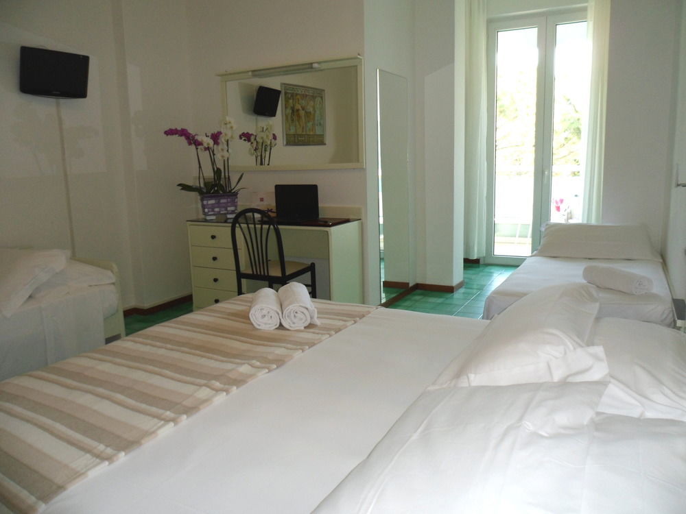 Hotel Zanarini Riccione Esterno foto