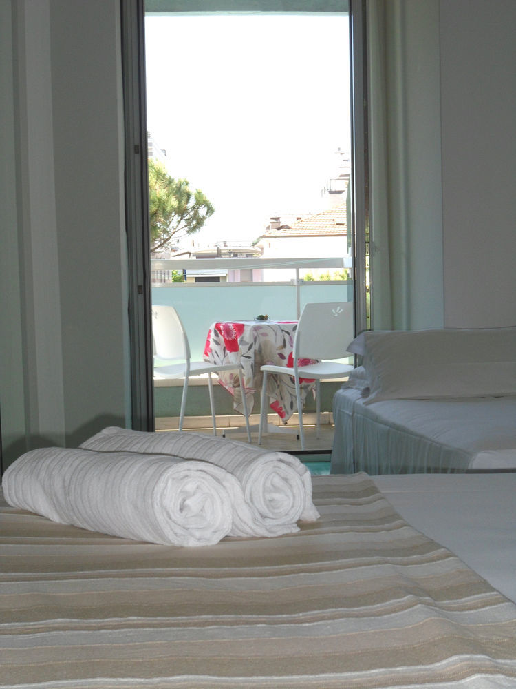 Hotel Zanarini Riccione Esterno foto