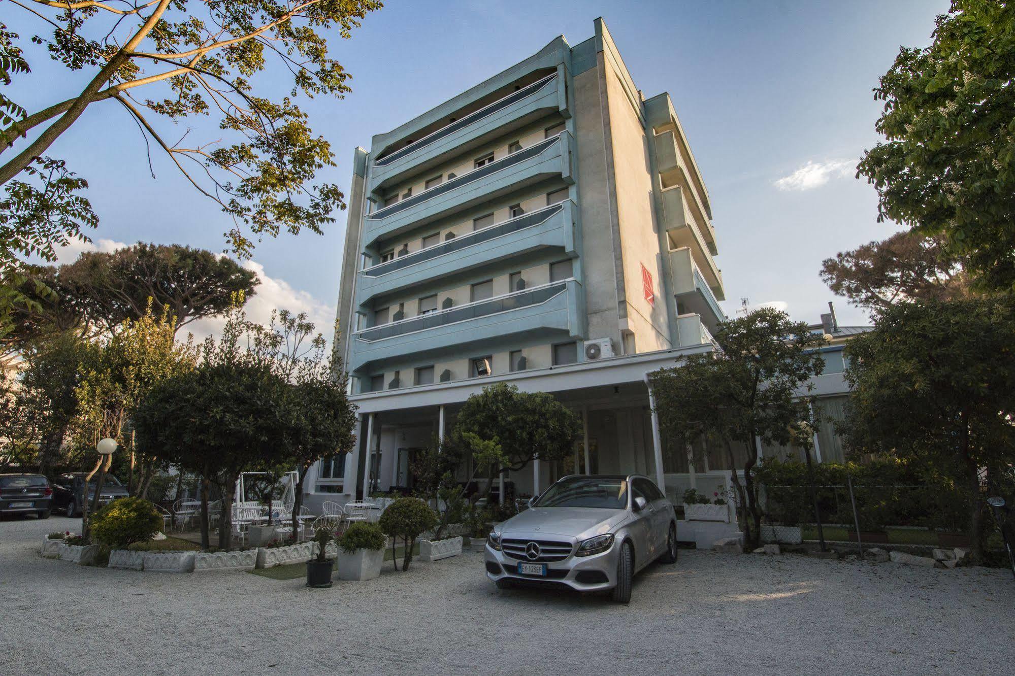Hotel Zanarini Riccione Esterno foto