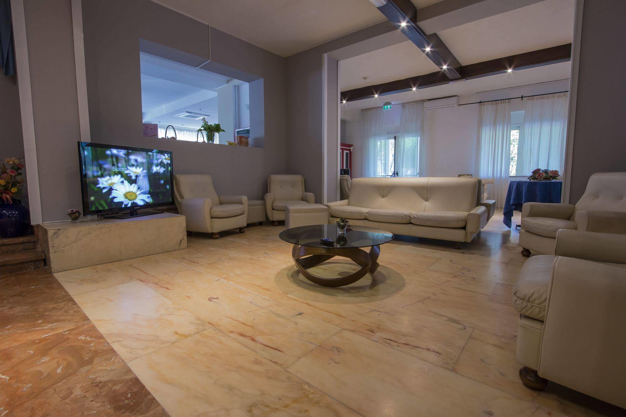Hotel Zanarini Riccione Esterno foto