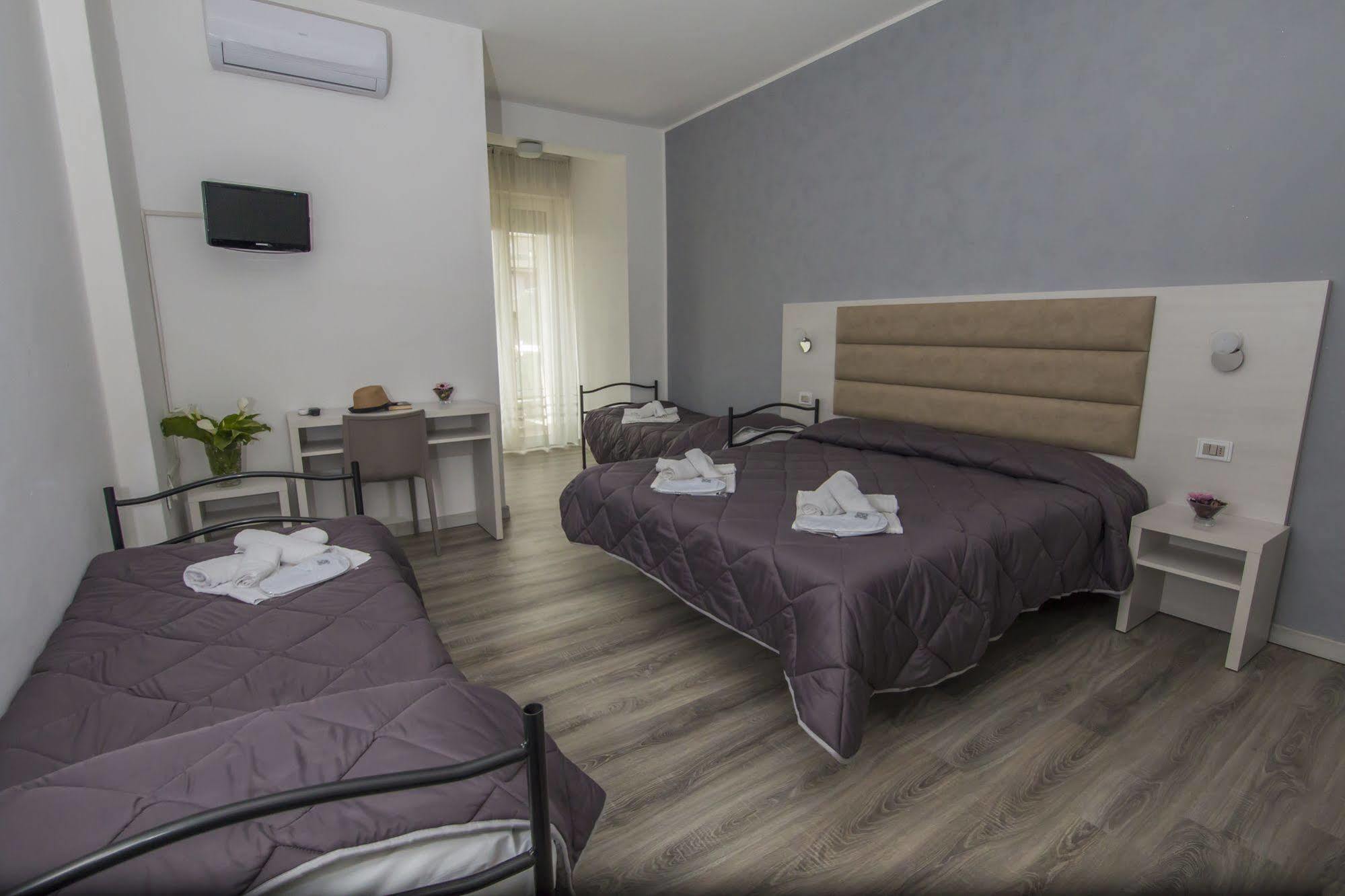Hotel Zanarini Riccione Esterno foto