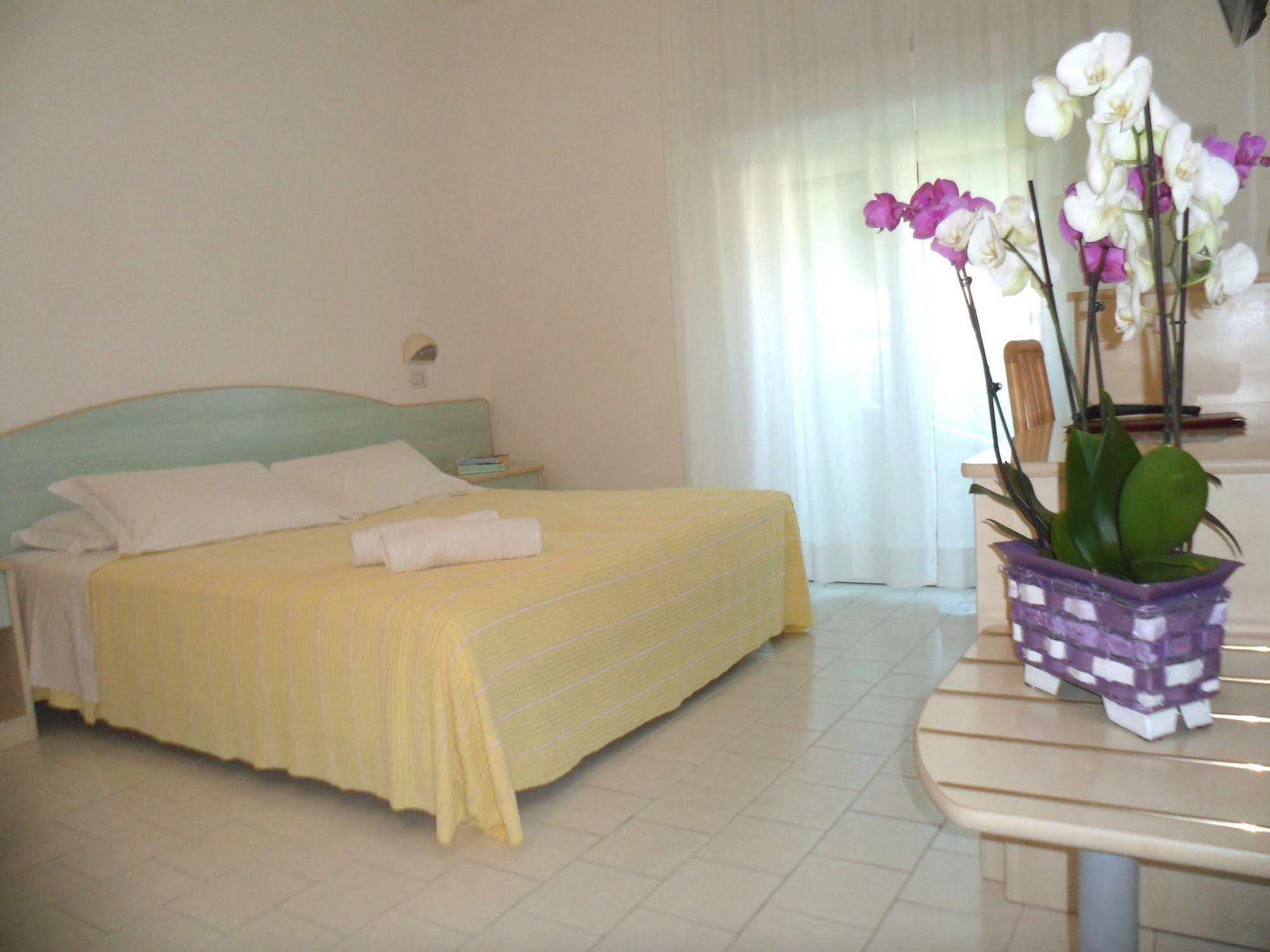 Hotel Zanarini Riccione Esterno foto