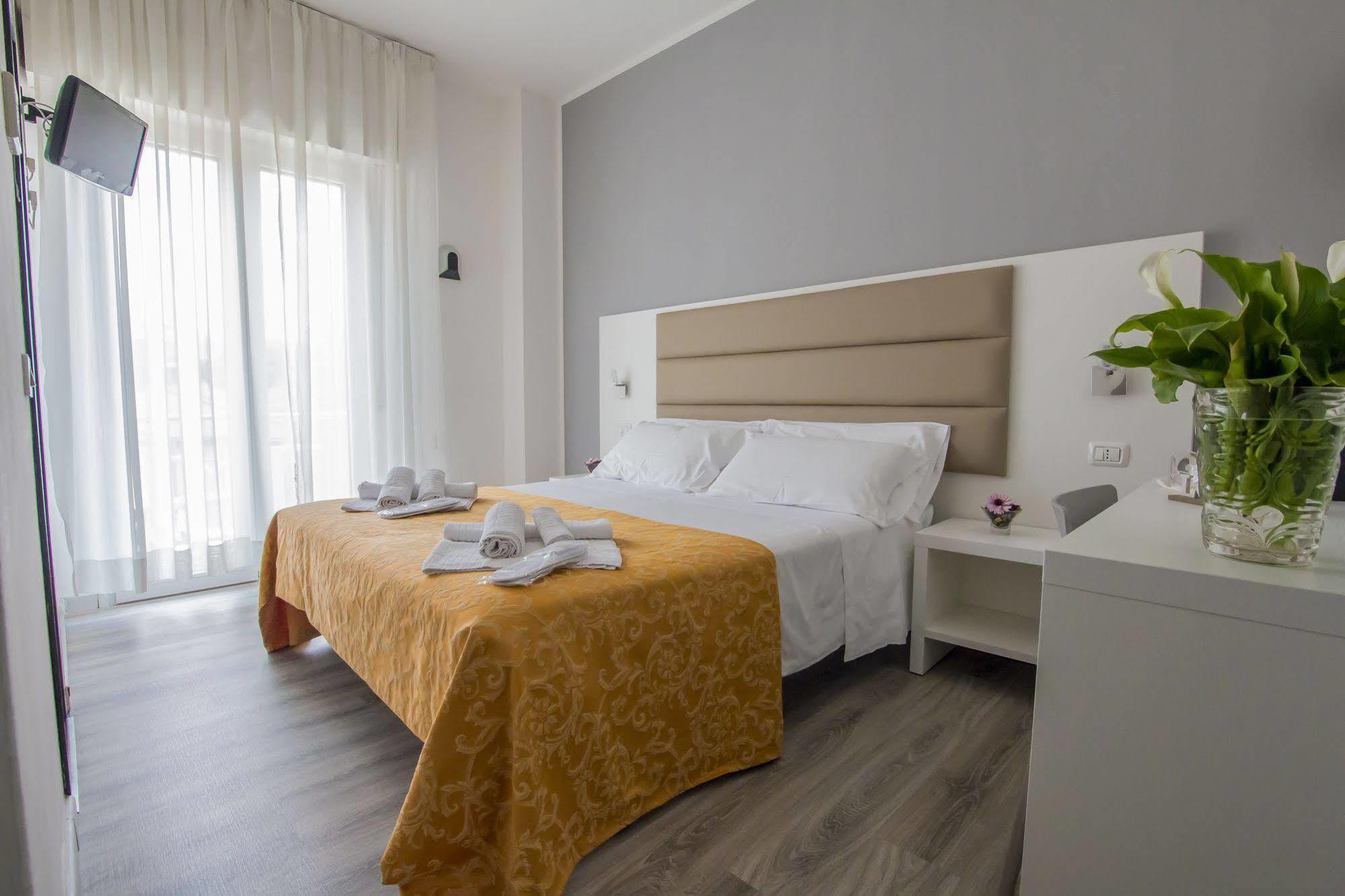 Hotel Zanarini Riccione Esterno foto