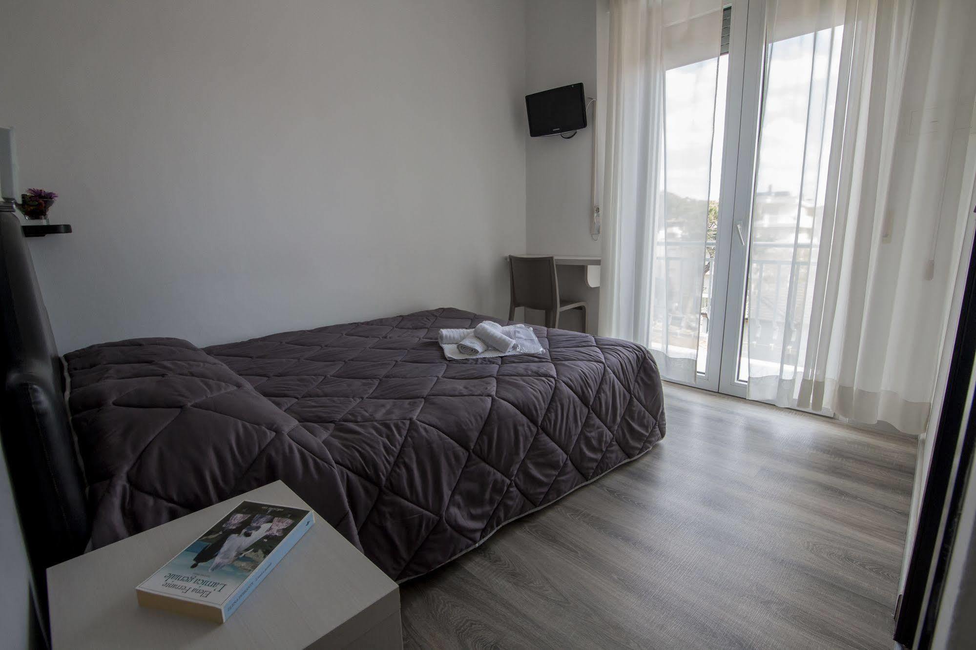 Hotel Zanarini Riccione Esterno foto