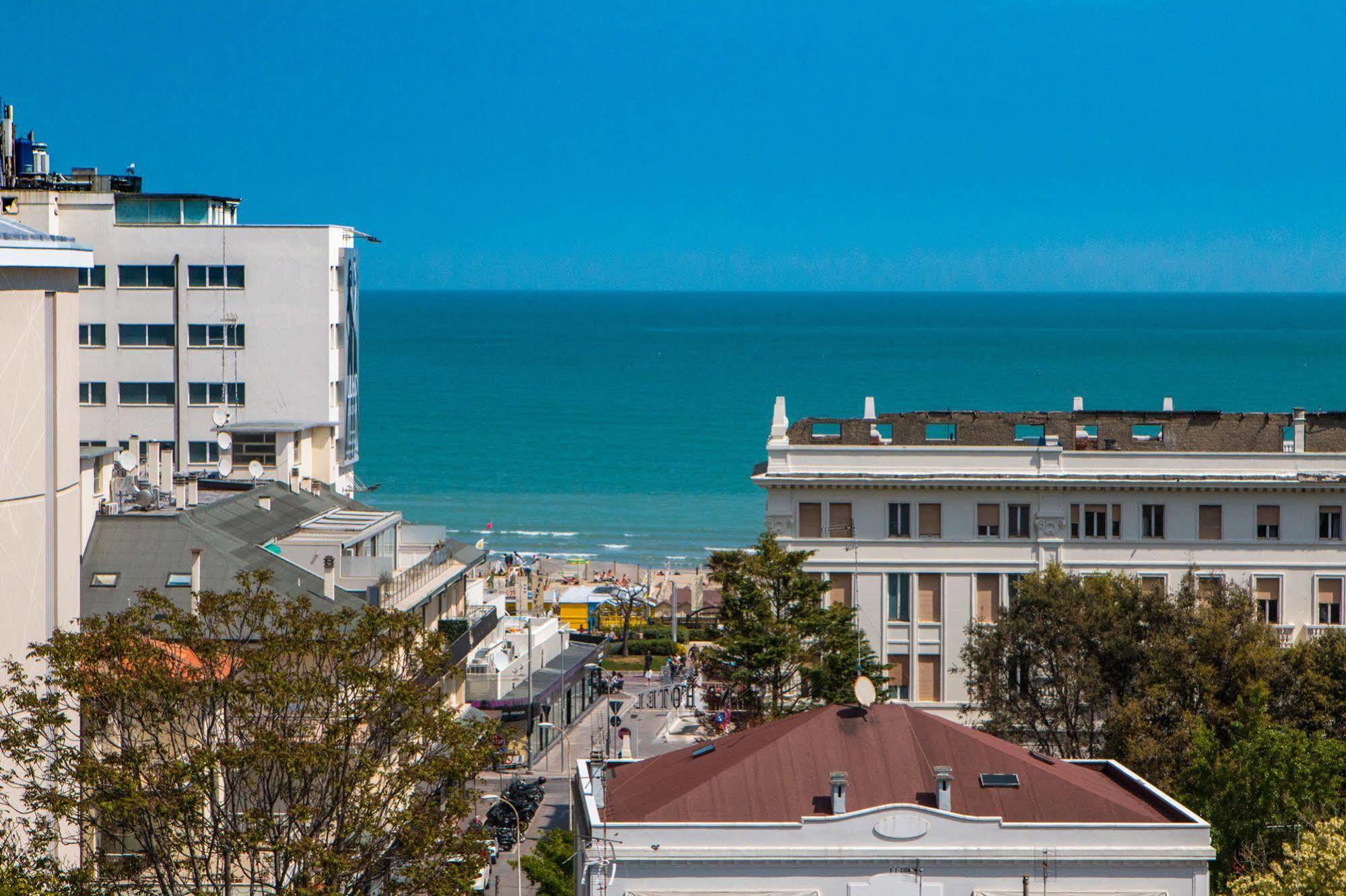 Hotel Zanarini Riccione Esterno foto