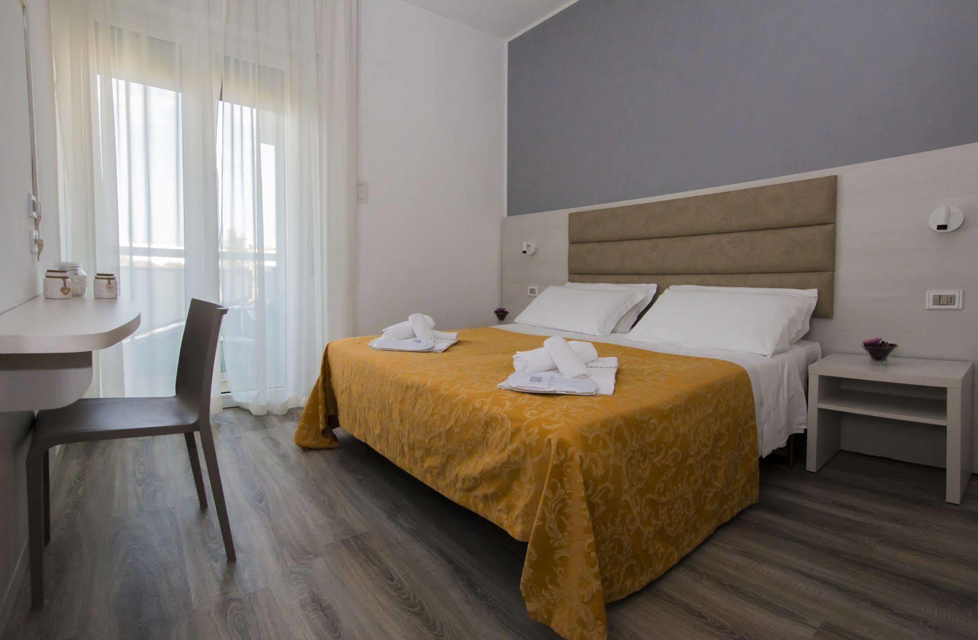 Hotel Zanarini Riccione Esterno foto